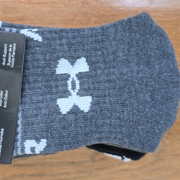 UNDER ARMOUR BRAND YOUTH CUSHIONED CREW SOCKS BUNDLE OF 3-- SIZE 13.5K - 4.5 - Picture 2 of 8